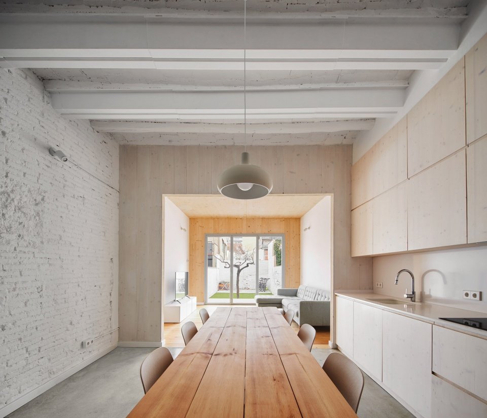 95PLA 特拉萨联排住宅翻新扩建，巴塞罗那 / Vallribera Arquitectes