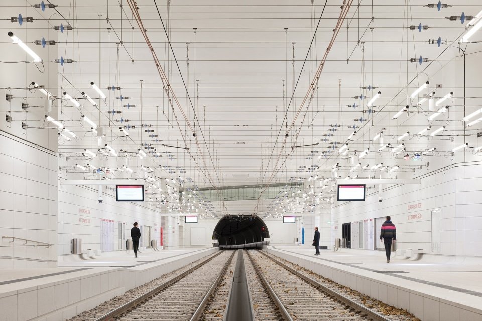 Karlsruhe 轻铁隧道，德国 / allmannwappner