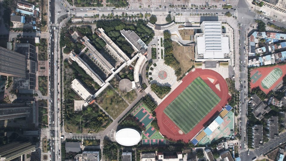 龙泉中学体育馆,成都 / 中国建筑西南设计研究院有限公司 龙泉中学体育馆,成都 / 中国建筑西南设计研究院有限公司