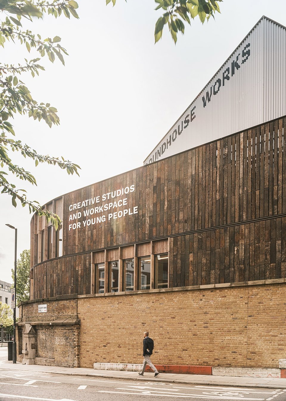Roundhouse 青年创意中心，伦敦 /  Architects Paddy Dillon + Reed Watts Architects