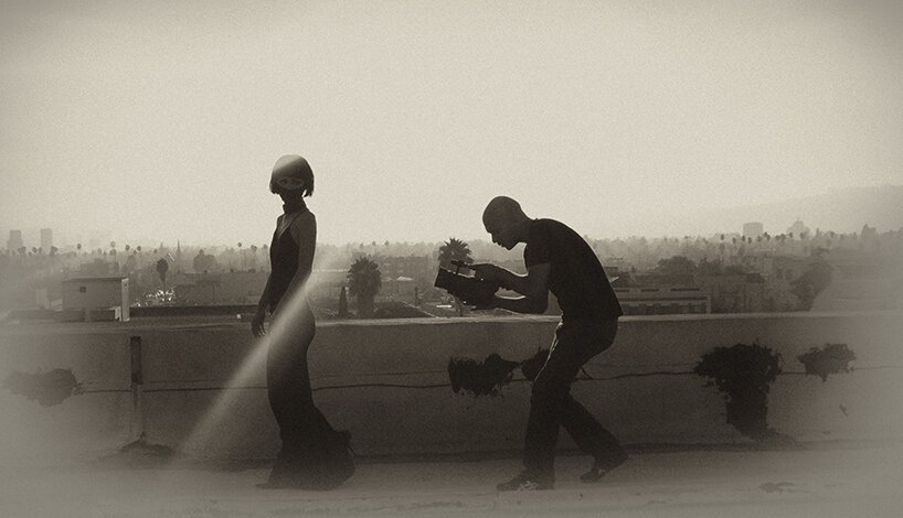 视听艺术家 0010x0010 和 xumiiro 画廊让观众沉浸在家里