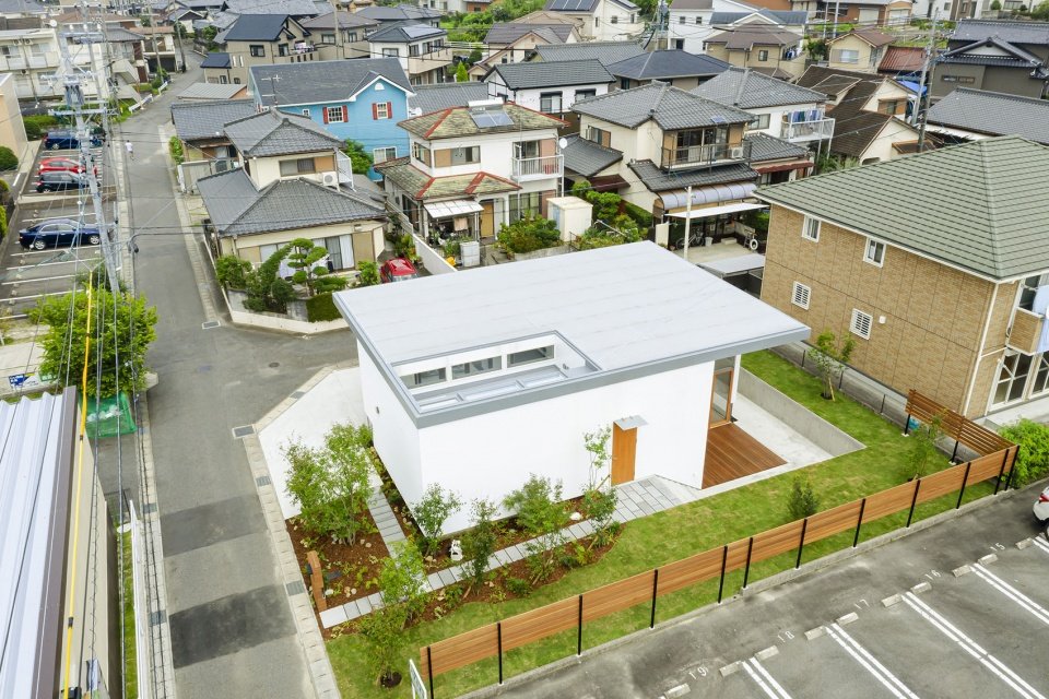 钩状多层交叉房屋，日本 / ihrmk