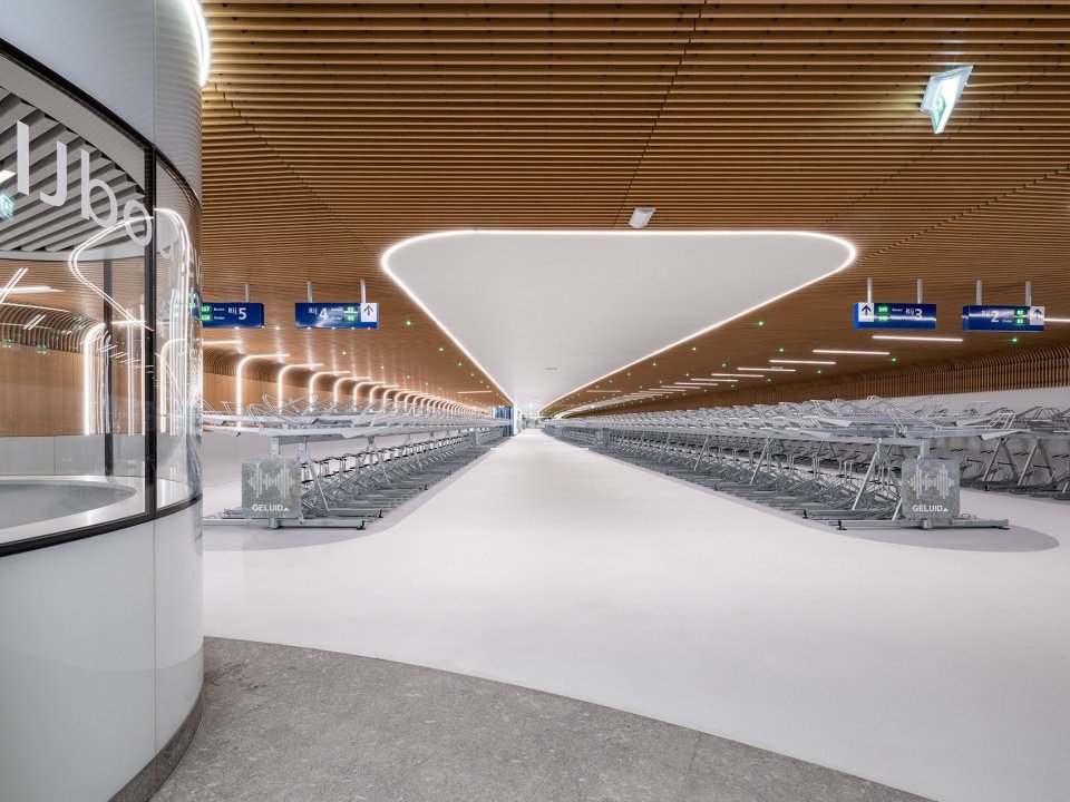 IJboulevard 水下自行车停车场,荷兰 / VenhoevenCS IJboulevard 水下自行车停车场,荷兰 / VenhoevenCS