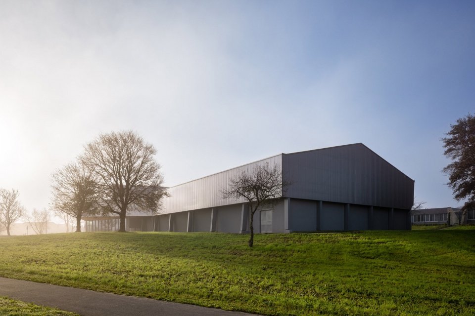 Coum 体育中心翻新扩建，法国 / ENO Architectes