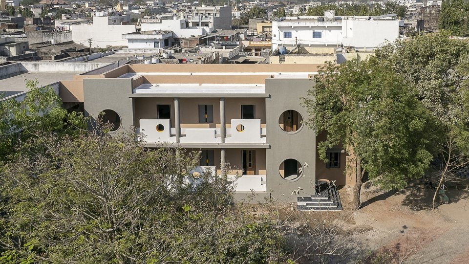 楝树下的校园，印度 / Dhulia Architecture Design