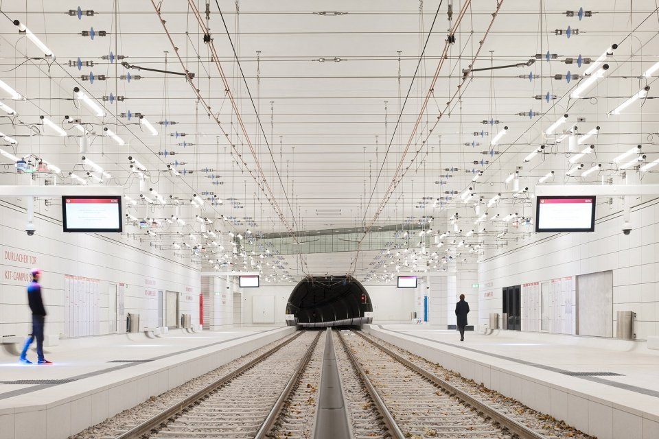Karlsruhe 轻铁隧道，德国 / allmannwappner