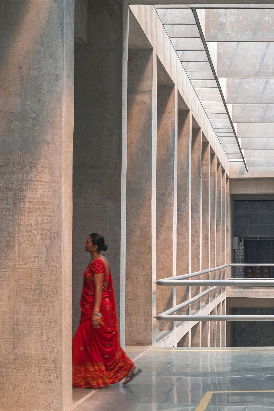 Mallcom 工厂，印度 / IKSOI