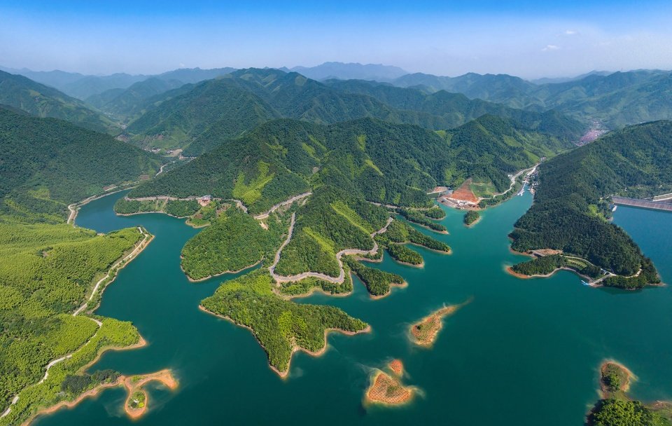 皖南川藏线青龙湾观湖驿站，安徽宁国 / MEDG 现工设计