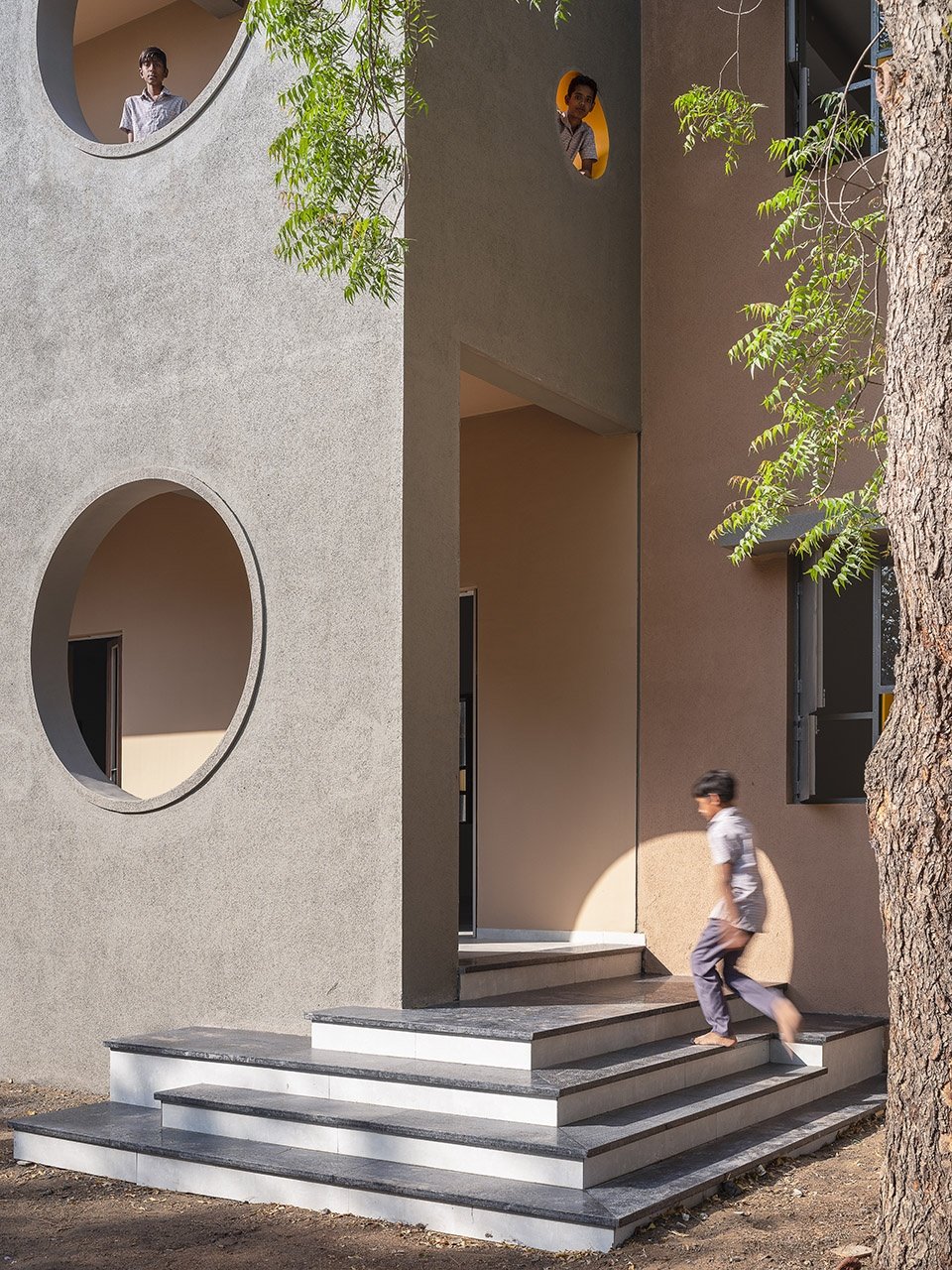 楝树下的校园，印度 / Dhulia Architecture Design