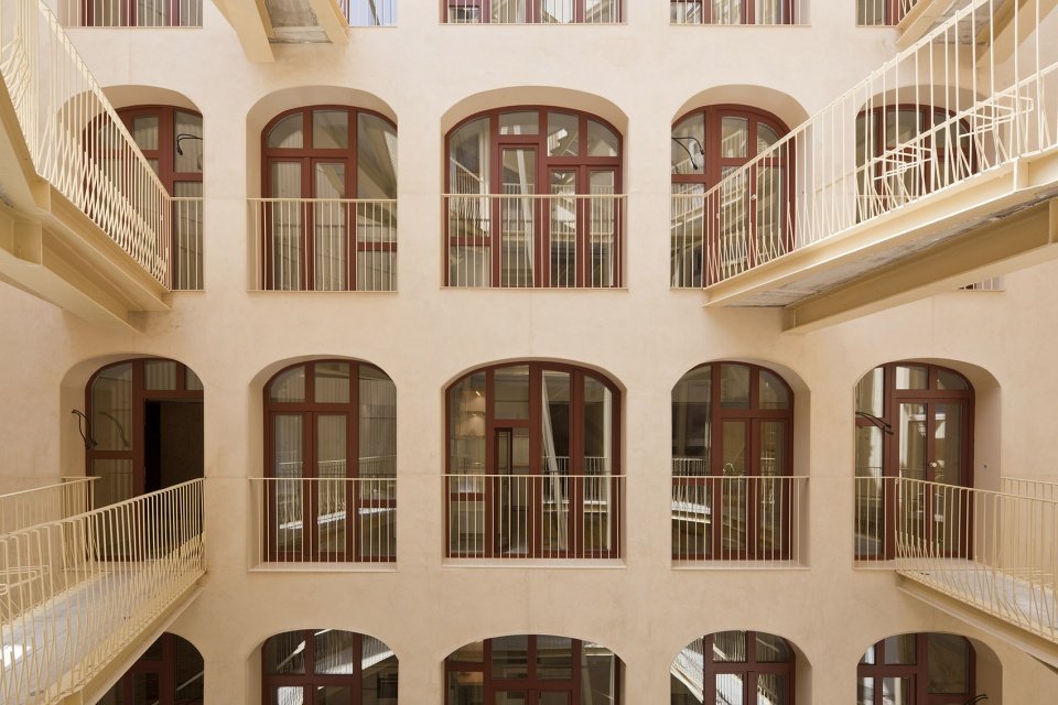 La Carbonería 集体住宅修复，巴塞罗那 / Office for Strategic Spaces