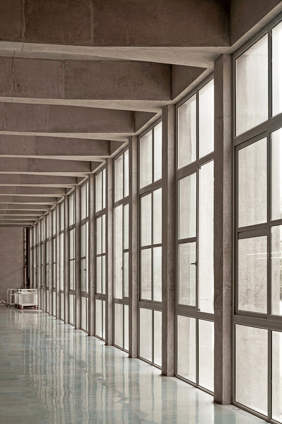 Mallcom 工厂，印度 / IKSOI