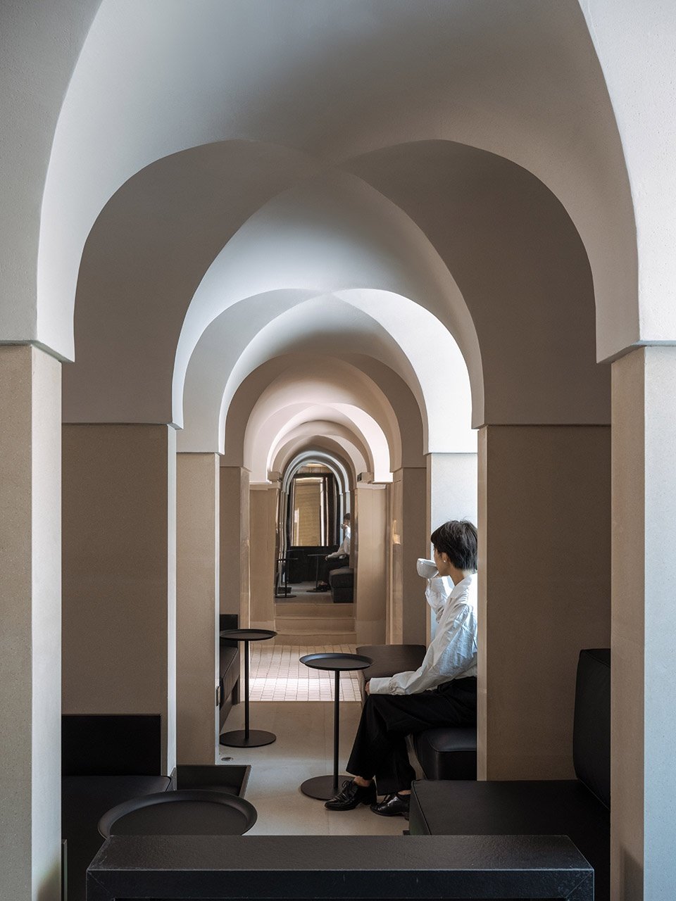 Piazza in a room: Mapoly Coffee 满坡栗咖啡(历史博物馆店)/ Wutopia Lab Piazza in a room: Mapoly Coffee 满坡栗咖啡(历史博物馆店)/ Wutopia Lab