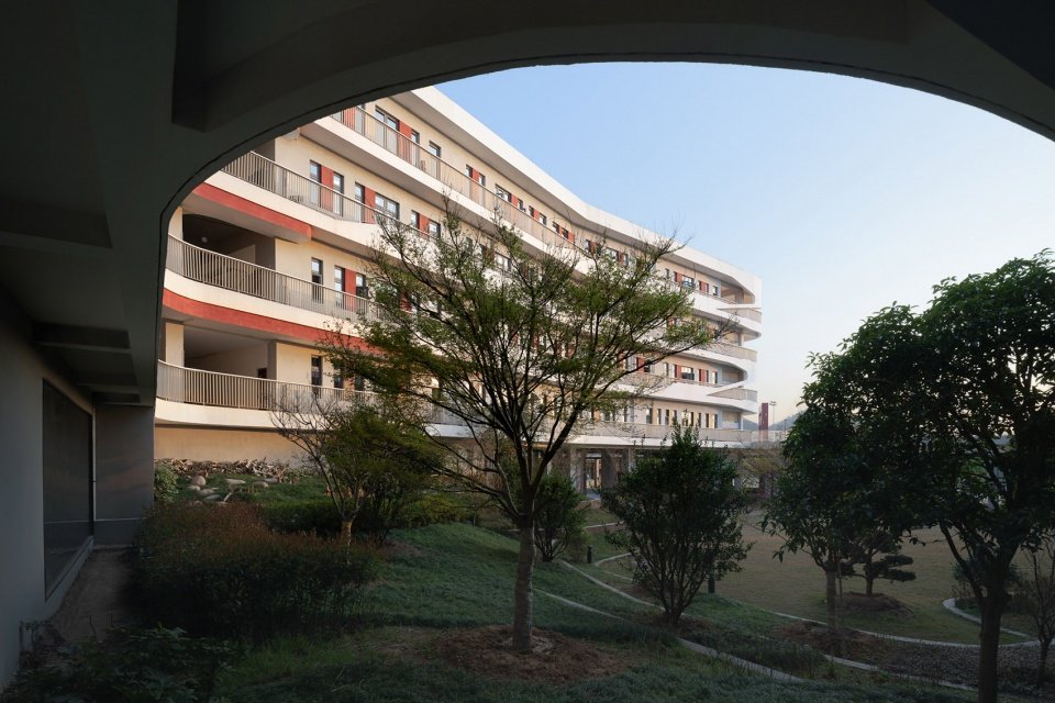 义乌市艺术学校新校区 / 浙江大学建筑设计研究院