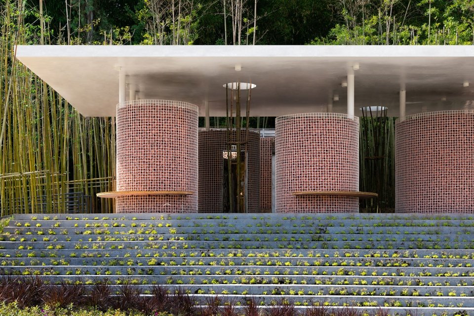 安石卷厕，宜宾 / 在行建筑