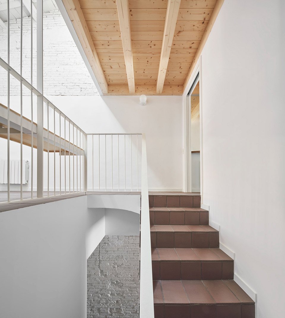 82SAN 塔拉萨联排住宅翻新扩建，巴塞罗纳 /  Vallribera Arquitectes