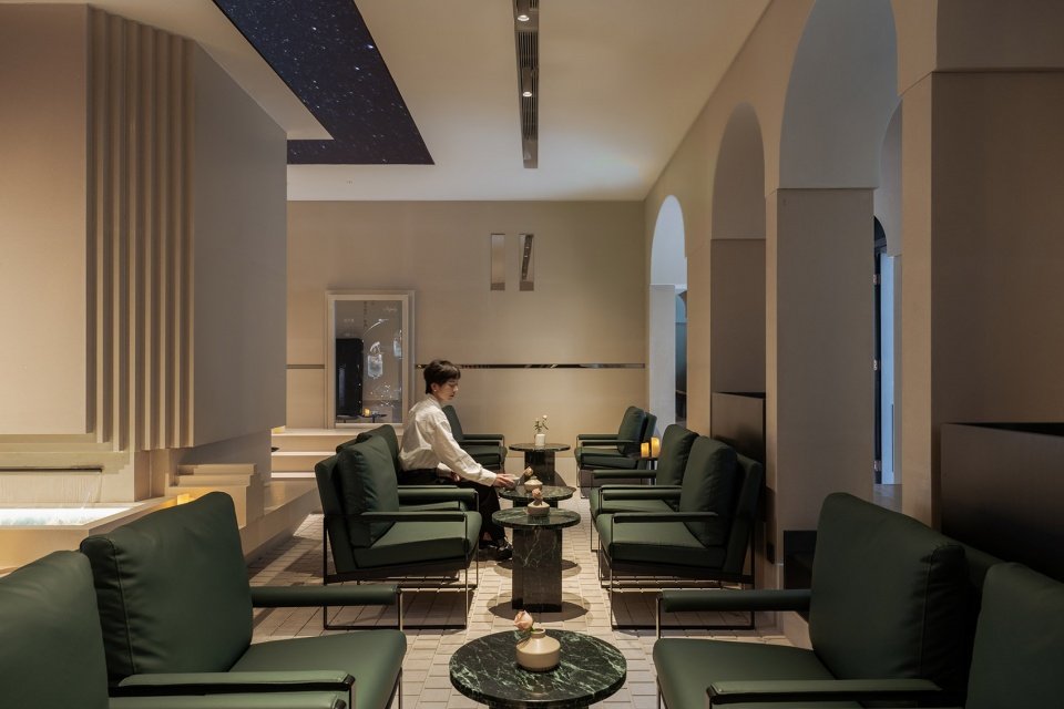 Piazza in a room: Mapoly Coffee 满坡栗咖啡(历史博物馆店)/ Wutopia Lab Piazza in a room: Mapoly Coffee 满坡栗咖啡(历史博物馆店)/ Wutopia Lab