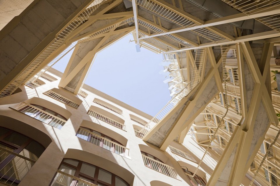 La Carbonería 集体住宅修复，巴塞罗那 / Office for Strategic Spaces