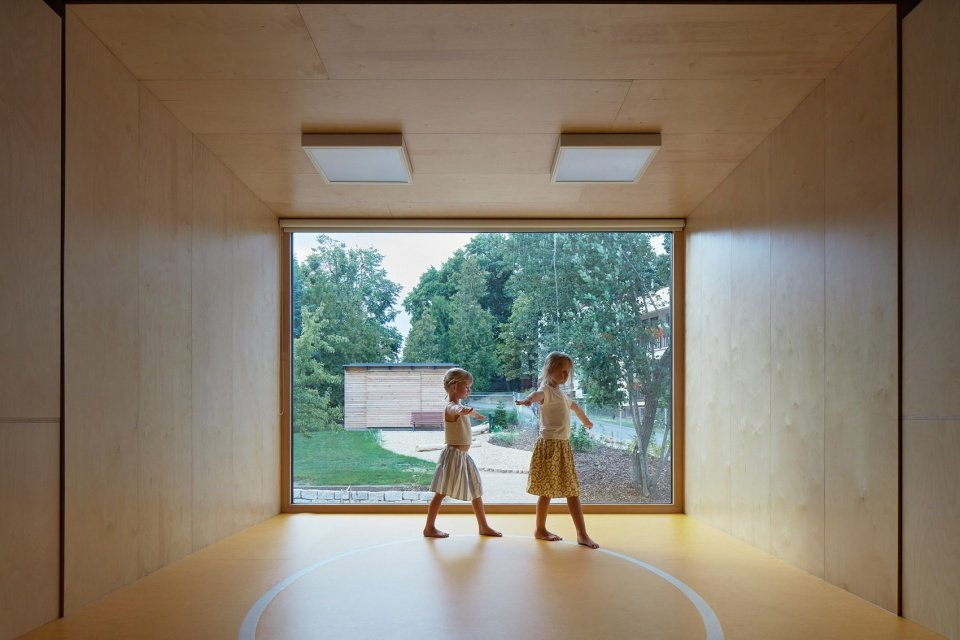 Montessori 幼儿园扩建,捷克 / Mjölk architekti + Projektový atelier David Montessori 幼儿园扩建,捷克 / Mjölk architekti + Projektový atelier David