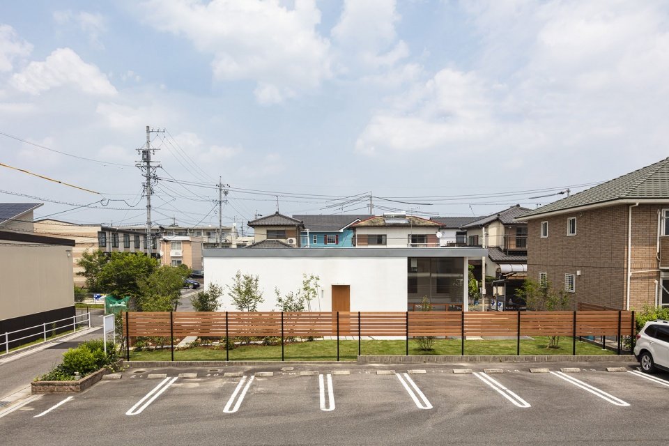 钩状多层交叉房屋，日本 / ihrmk