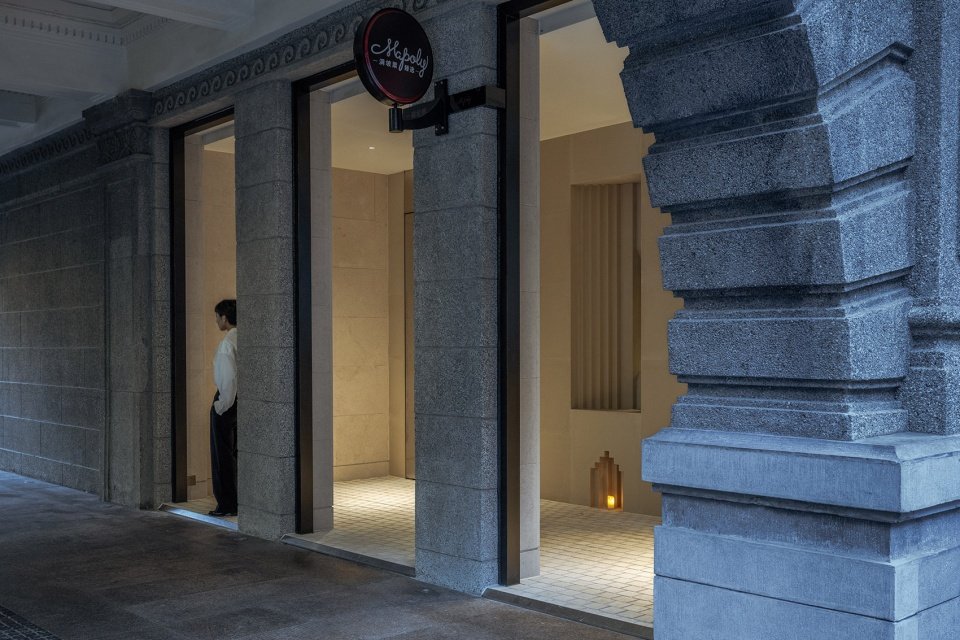 Piazza in a room: Mapoly Coffee 满坡栗咖啡(历史博物馆店)/ Wutopia Lab Piazza in a room: Mapoly Coffee 满坡栗咖啡(历史博物馆店)/ Wutopia Lab