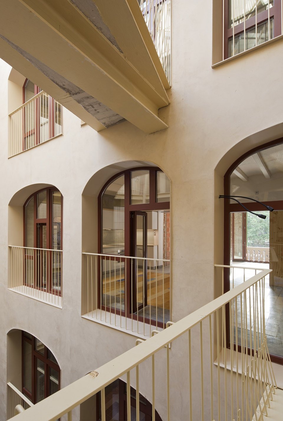 La Carbonería 集体住宅修复，巴塞罗那 / Office for Strategic Spaces