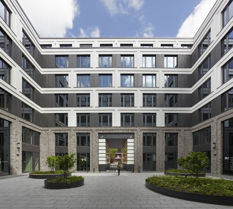 三庭院建筑综合体，德国 / TCHOBAN VOSS Architekten