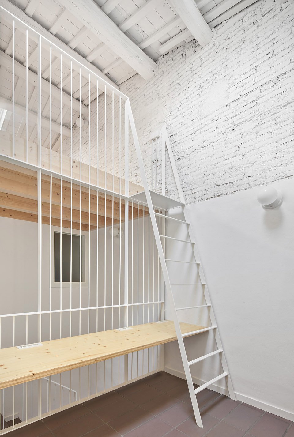 82SAN 塔拉萨联排住宅翻新扩建，巴塞罗纳 /  Vallribera Arquitectes