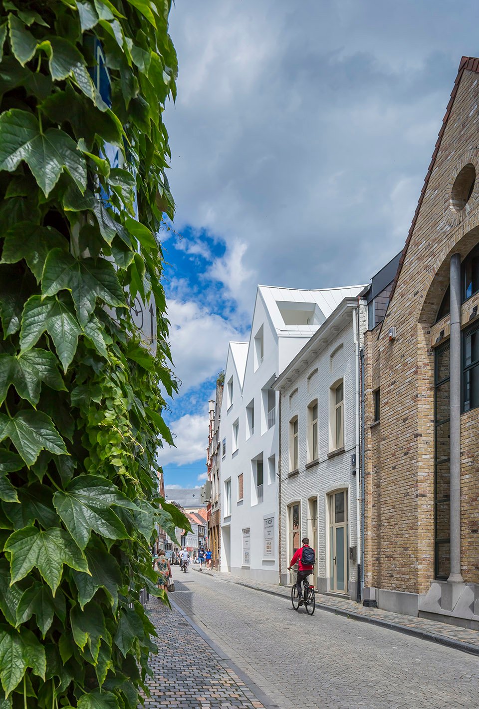 “在城市”公寓，比利时 / dmvA Architects