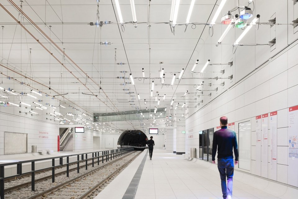 Karlsruhe 轻铁隧道，德国 / allmannwappner