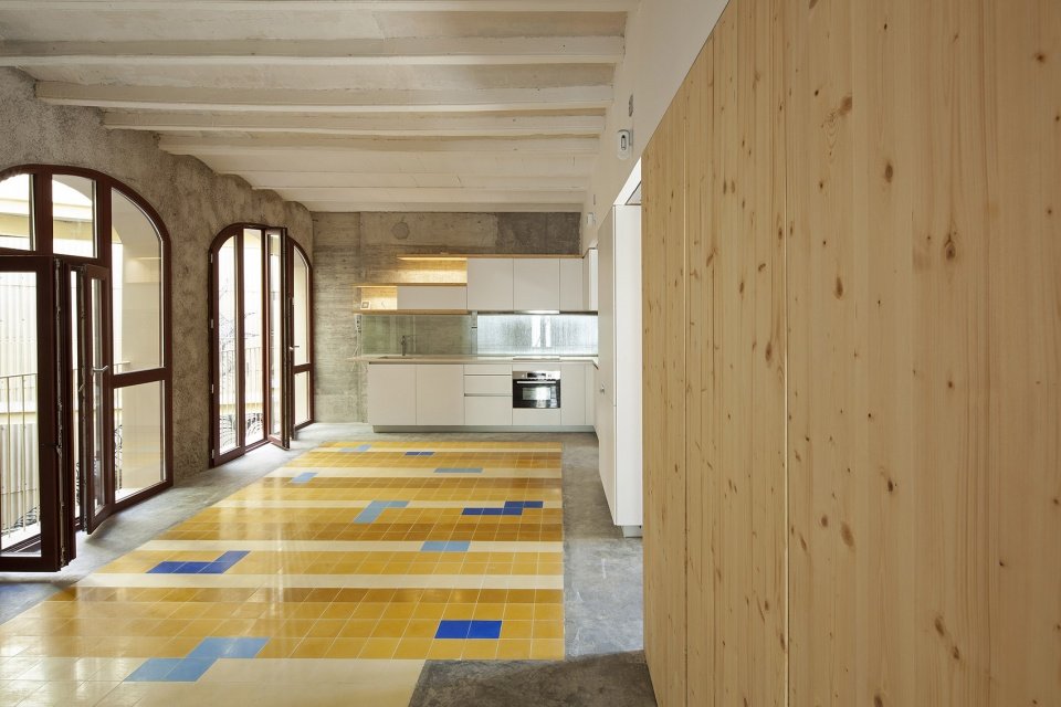 La Carbonería 集体住宅修复，巴塞罗那 / Office for Strategic Spaces