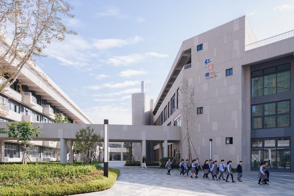 成都外国语学校仁寿校区 / 江苏中锐华东建筑设计研究院有限公司 荣朝晖工作室 成都外国语学校仁寿校区 / 江苏中锐华东建筑设计研究院有限公司 荣朝晖工作室