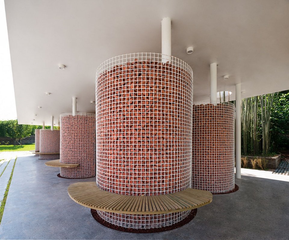 安石卷厕，宜宾 / 在行建筑