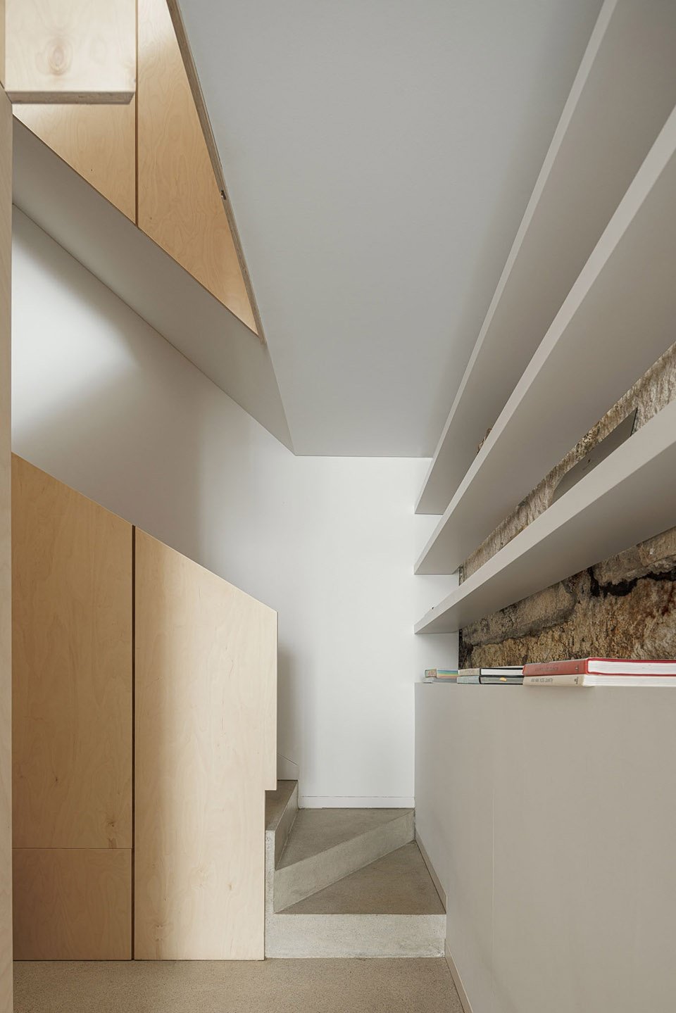 垂直住宅，波尔图 / Tsou Arquitectos