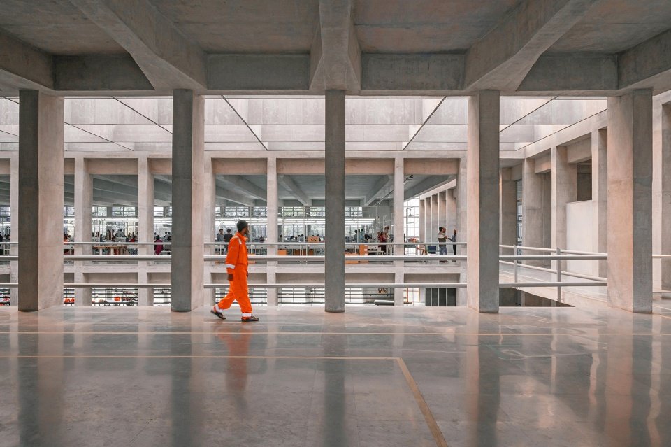 Mallcom 工厂，印度 / IKSOI