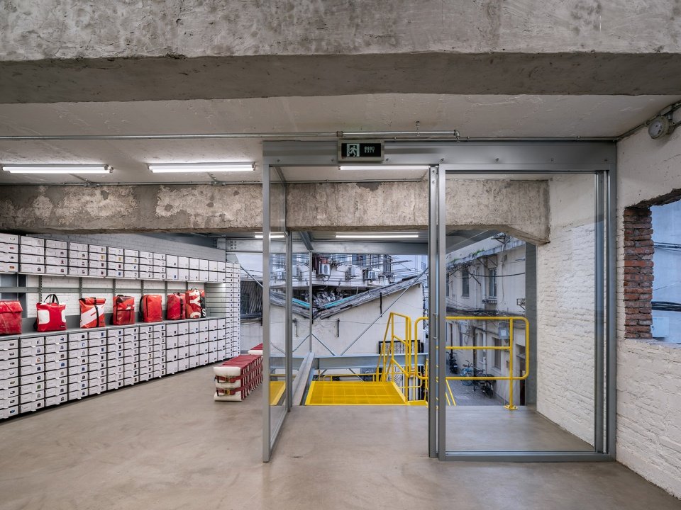 FREITAG 新店,上海 / FREITAG + 小大建筑设计事务所 FREITAG 新店,上海 / FREITAG + 小大建筑设计事务所