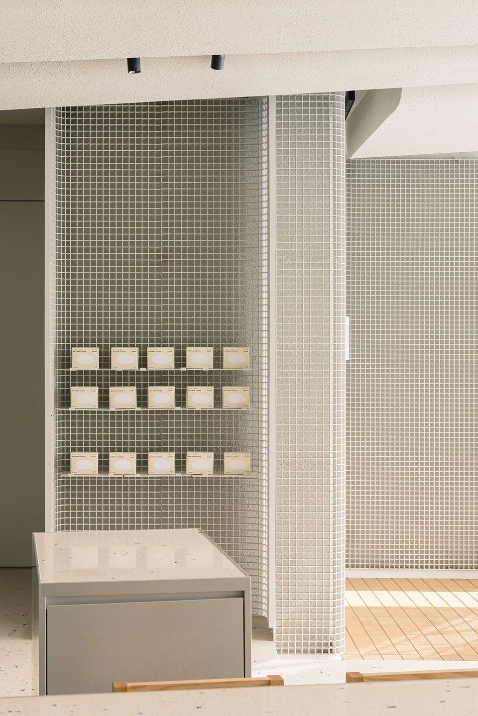 鱼缸咖啡，南京 / Office AIO