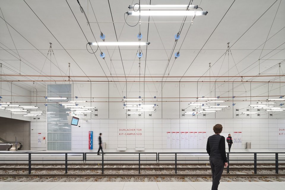 Karlsruhe 轻铁隧道，德国 / allmannwappner