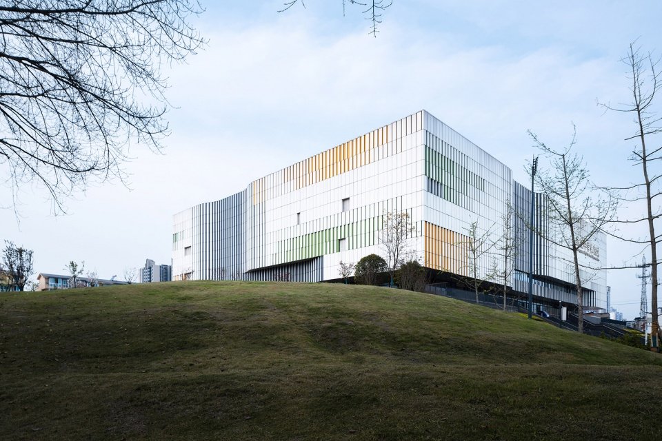 龙泉中学体育馆,成都 / 中国建筑西南设计研究院有限公司 龙泉中学体育馆,成都 / 中国建筑西南设计研究院有限公司