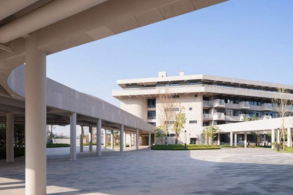 成都外国语学校仁寿校区 / 江苏中锐华东建筑设计研究院有限公司 荣朝晖工作室 成都外国语学校仁寿校区 / 江苏中锐华东建筑设计研究院有限公司 荣朝晖工作室