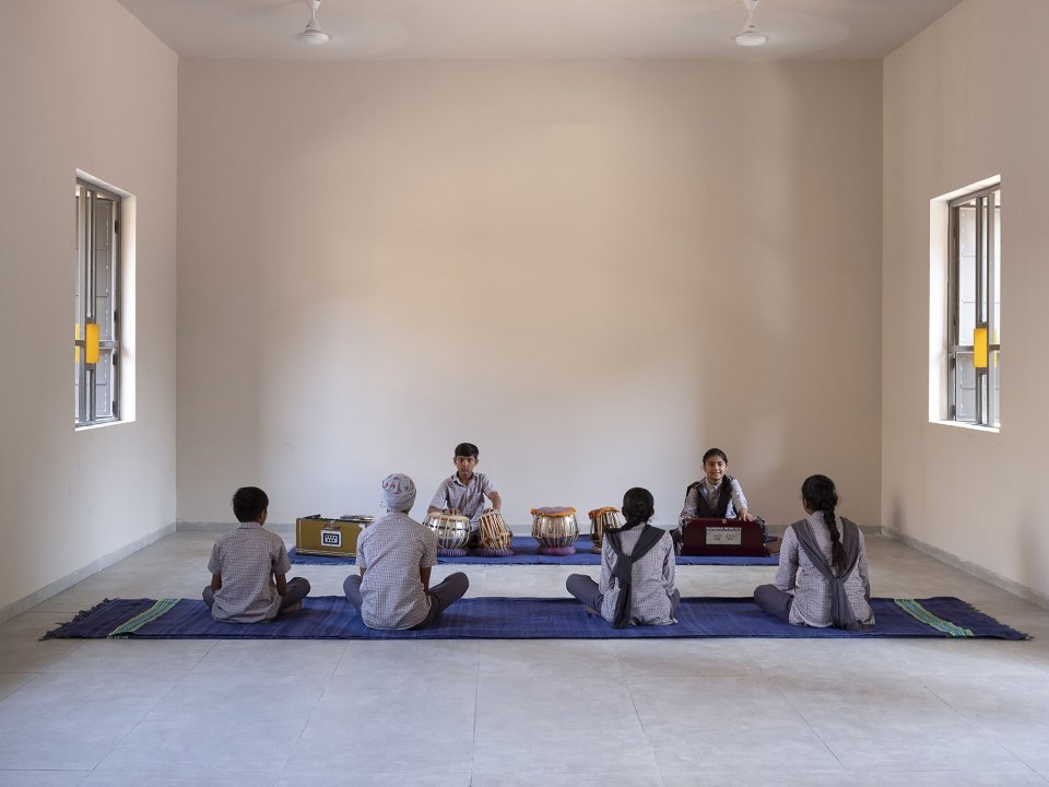 楝树下的校园，印度 / Dhulia Architecture Design