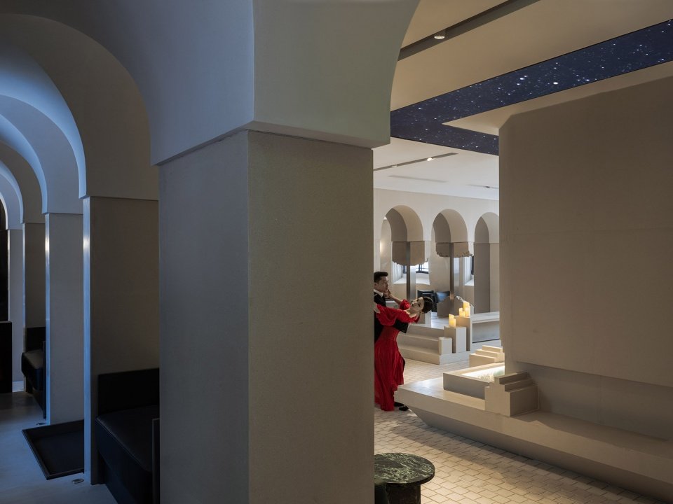 Piazza in a room: Mapoly Coffee 满坡栗咖啡(历史博物馆店)/ Wutopia Lab Piazza in a room: Mapoly Coffee 满坡栗咖啡(历史博物馆店)/ Wutopia Lab