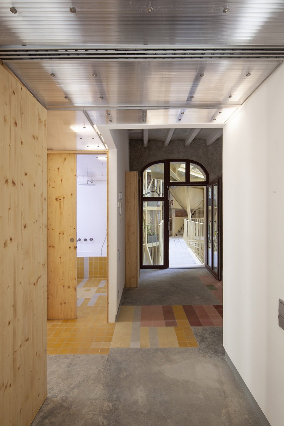 La Carbonería 集体住宅修复，巴塞罗那 / Office for Strategic Spaces