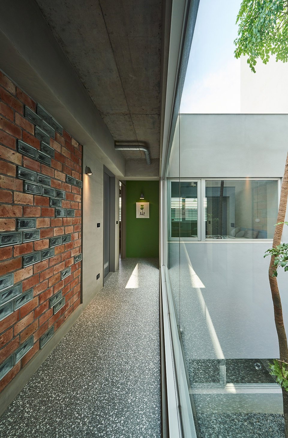 透天厝裡的三合院，高雄 / HAO Design