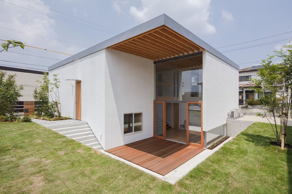 钩状多层交叉房屋，日本 / ihrmk