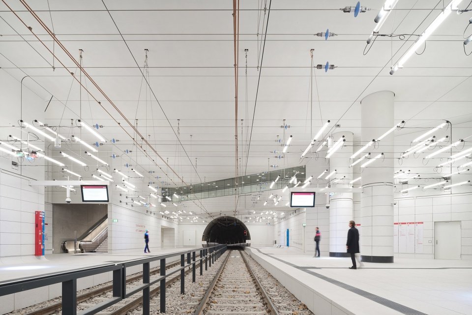 Karlsruhe 轻铁隧道，德国 / allmannwappner