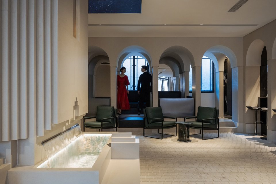 Piazza in a room: Mapoly Coffee 满坡栗咖啡(历史博物馆店)/ Wutopia Lab Piazza in a room: Mapoly Coffee 满坡栗咖啡(历史博物馆店)/ Wutopia Lab