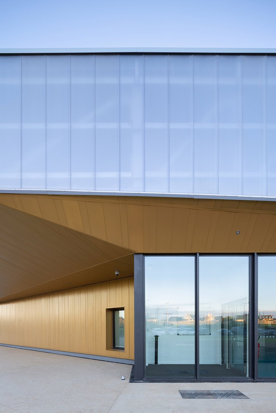 Coum 体育中心翻新扩建，法国 / ENO Architectes