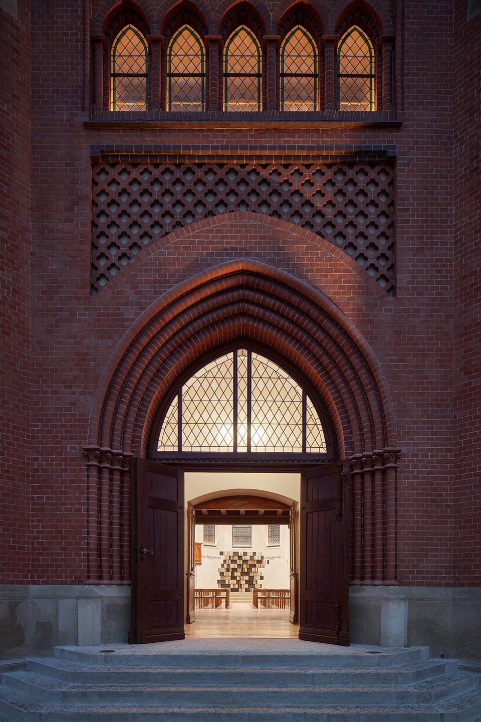 红色教堂改造，捷克 / atelier-r