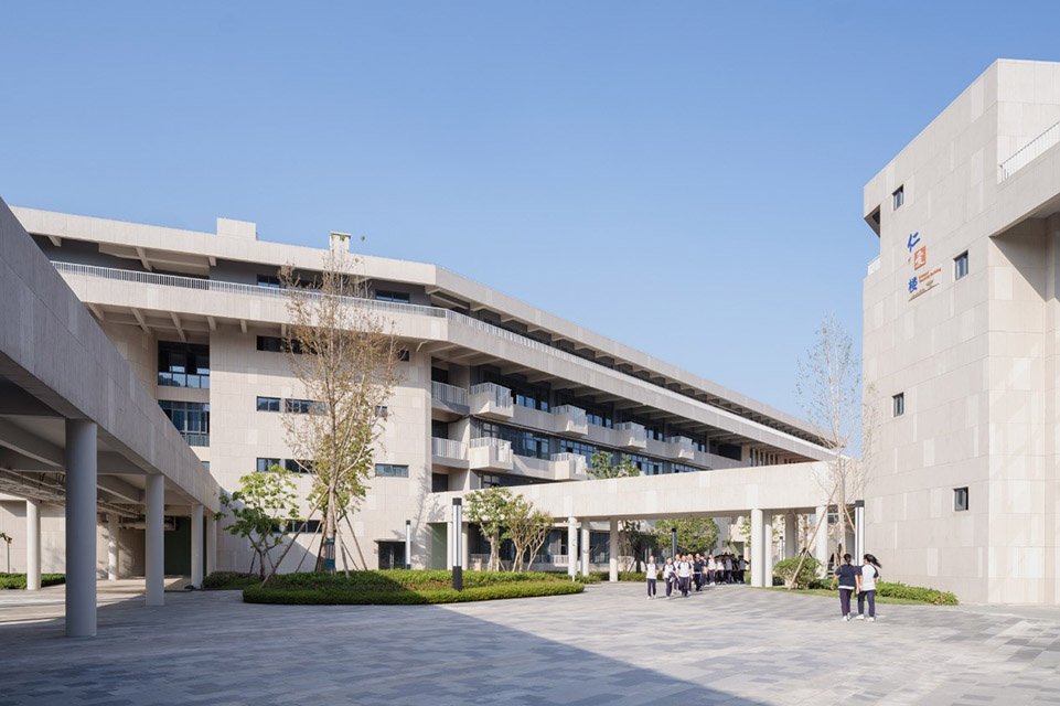 成都外国语学校仁寿校区 / 江苏中锐华东建筑设计研究院有限公司 荣朝晖工作室 成都外国语学校仁寿校区 / 江苏中锐华东建筑设计研究院有限公司 荣朝晖工作室