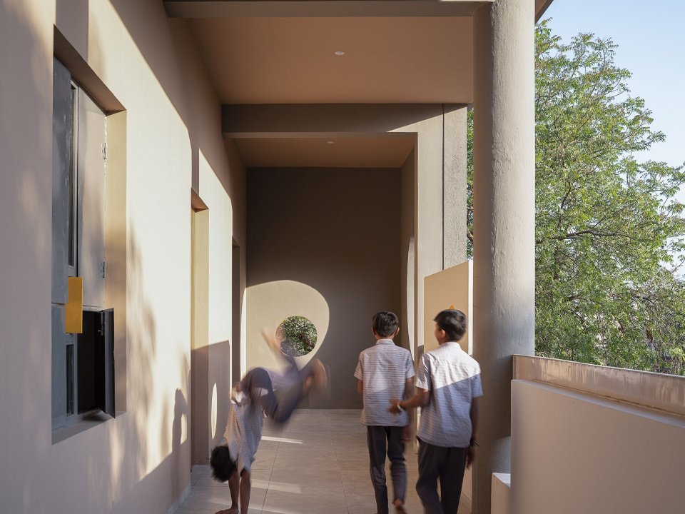 楝树下的校园，印度 / Dhulia Architecture Design